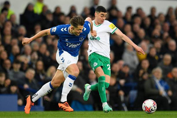 图片报：德国队周二晚在意菜餐厅团建且席间供应啤酒，纳帅未参加.