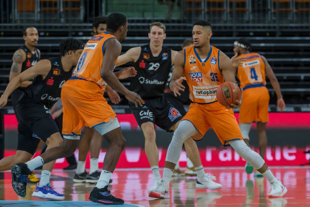 他们个人实 他们个人实