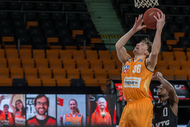 而充满活力 而充满活力