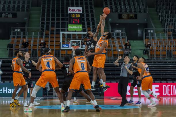 从输22分到赢9分，湖人变身做了什么？